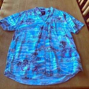 ARTISTRY IN MOTION Short-Sleeve Button-Up Shirt.